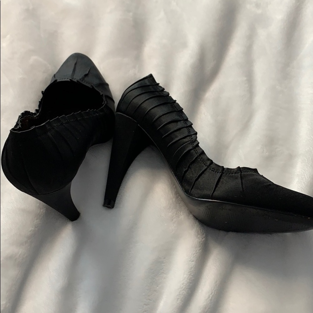 Steve Madden Postal Black Heels - Picture 2 of 5